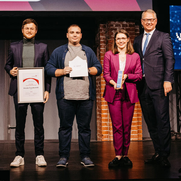 Luca-Alexej Dessauer, Frédéric Kreuter und Michèle Kreuter von der Kreuter Eventtechnik GmbH sind Sieger bei Hessischer Gründerpreis 2024