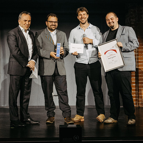 Jannis Gottwald, Jonas Höchst und Patrick Lampe von trackIT Systems GmbH sind Sieger bei Hessischer Gründerpreis 2024